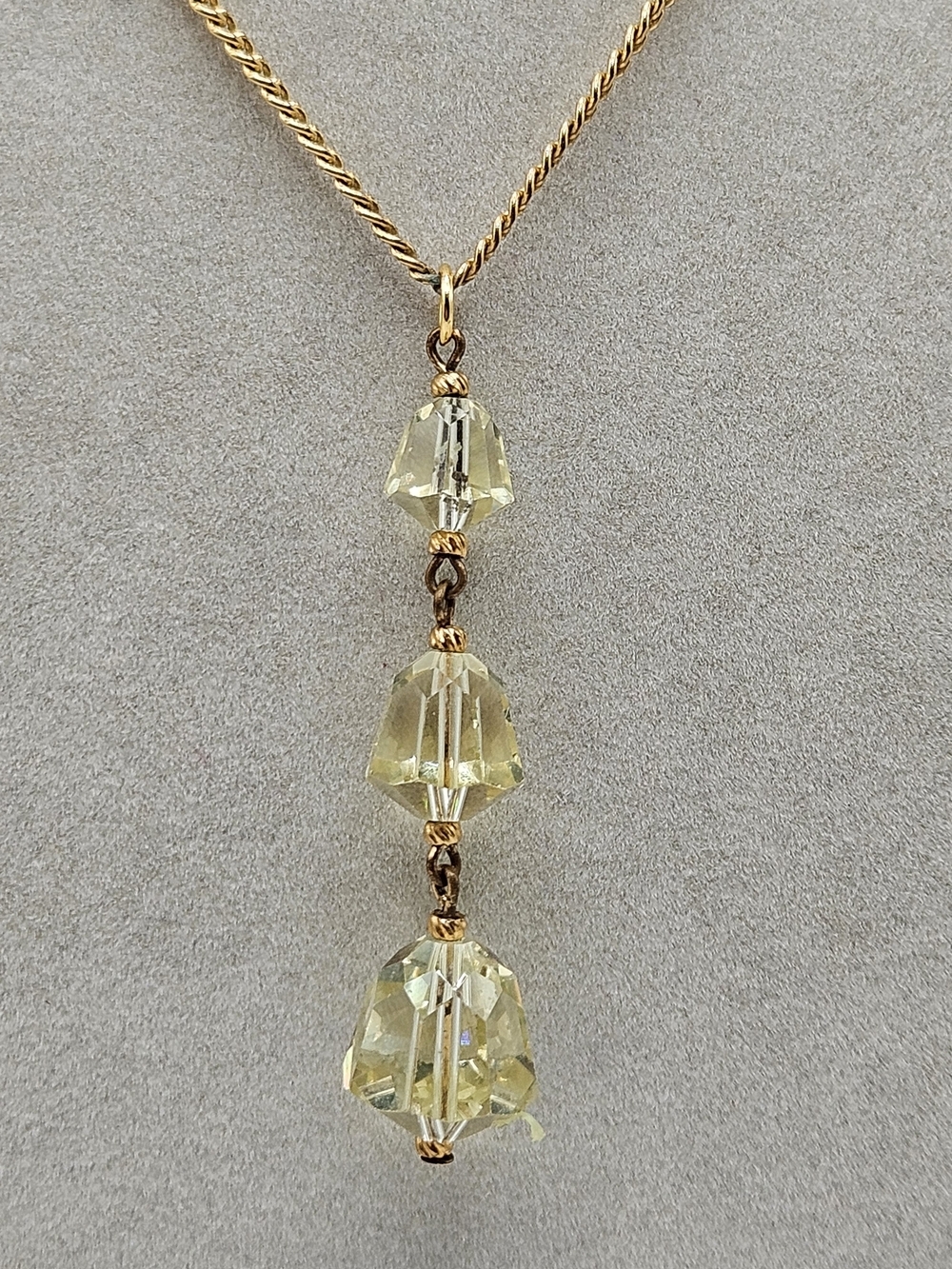 VINTAGE Pale Yellow Faceted Glass Crystal Dangle Gold Tone Pendant Necklace